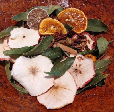 Dried fruits/spices in Christmas potpourri